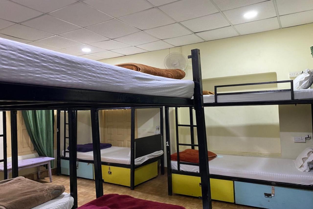 Vagabond Stay Hostel Varanasi Exterior photo
