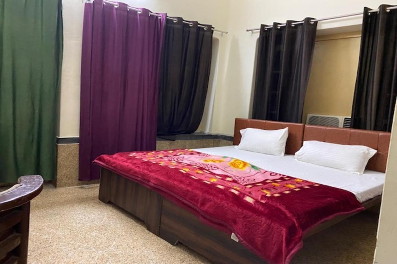 Vagabond Stay Hostel Varanasi Exterior photo